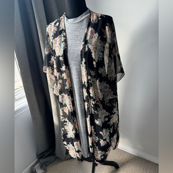 Floral cover up - Picture 2 of 3